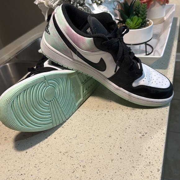 Nike men's Air Jordan shoes - Picture 7 of 7